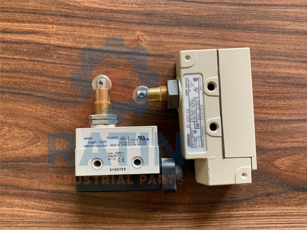 ZE-Q22-2G Enclosed switch, roller plunger, SPDT, 15A